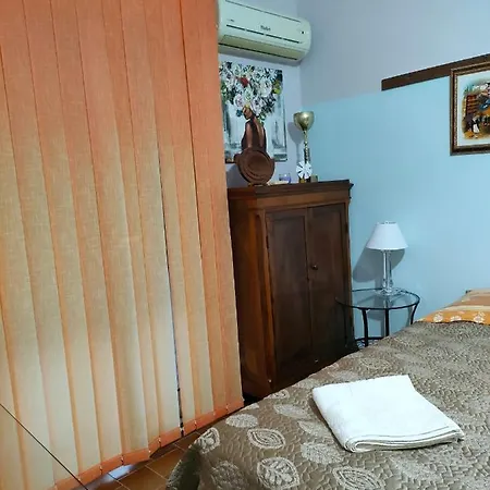 Zahra Bed & Breakfast 2*