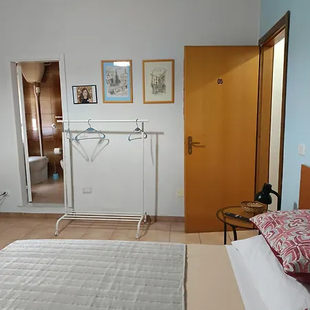 Bed & Breakfast Zahra 2*